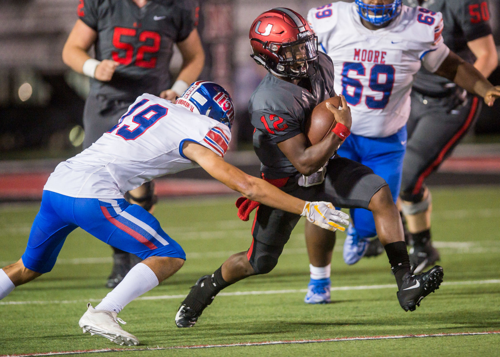 Union dominates Moore 44-10 to win second game in a row